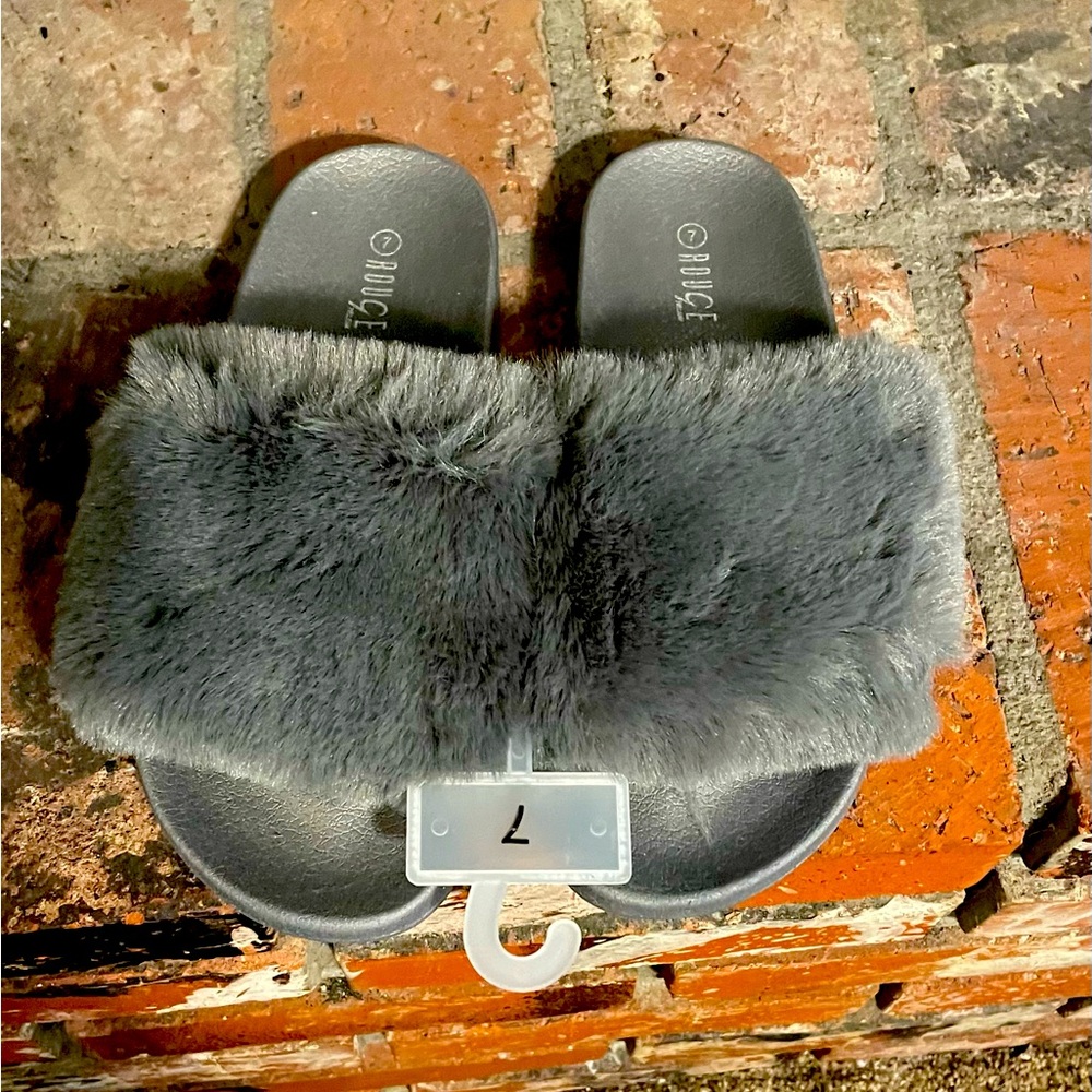Sz7 Grey Fur slides